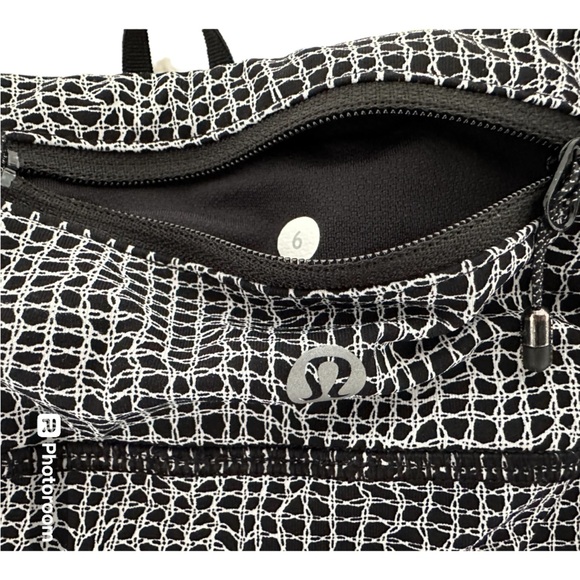 Lululemon pants in great condition. Size 6. - Picture 8 of 13